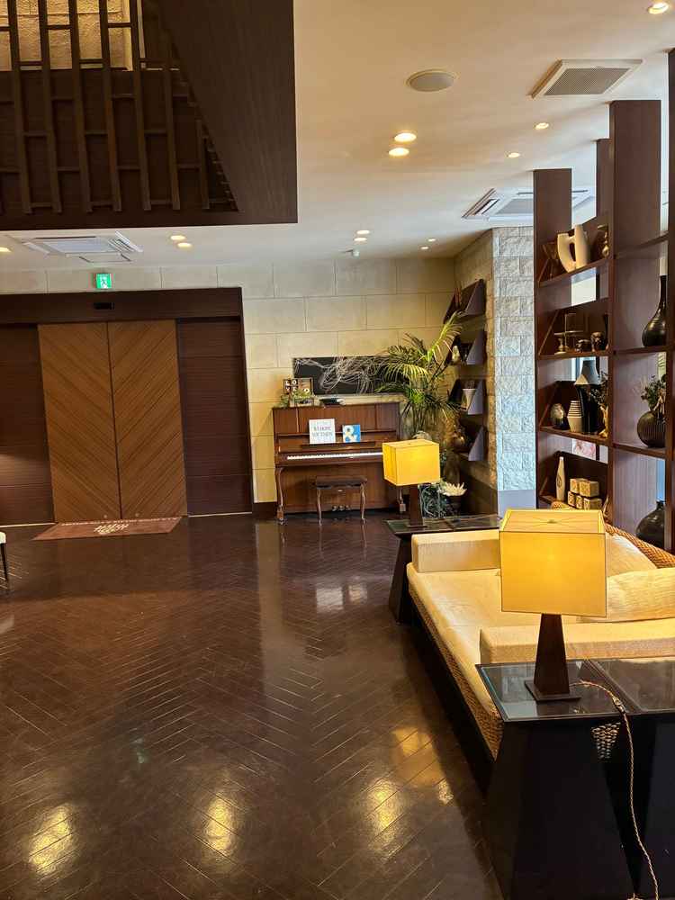 別館館内、ラグジュアリーて陽気に楽しめそうな雰囲気の会場