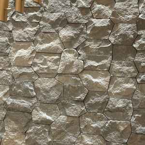 チャペルの中にあるハートの石です。