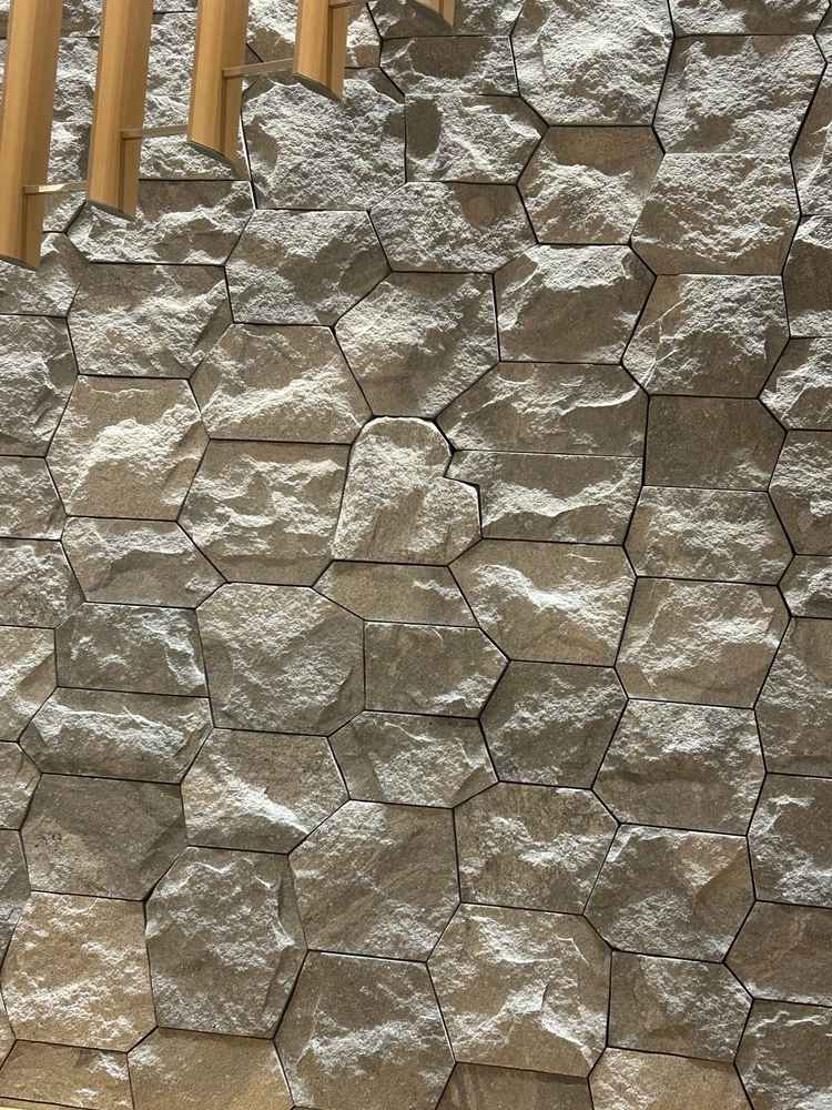 チャペルの中にあるハートの石です。