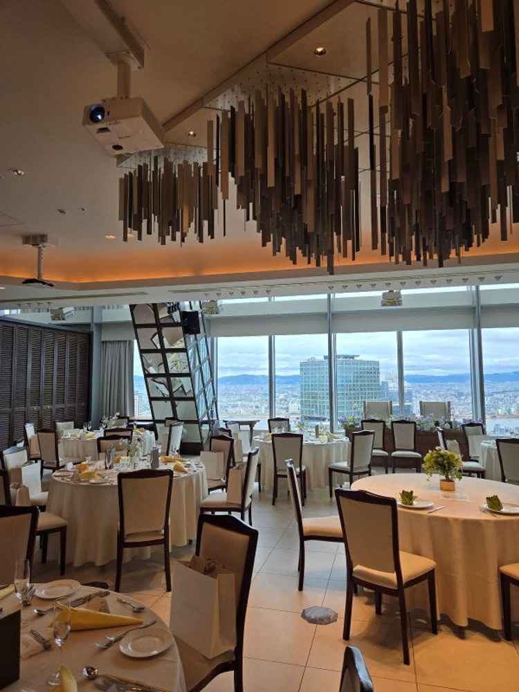 先程の会場とは打って変わり、洗練された落ち着いた大人の色香が漂うシックな雰囲気が非常に魅力的でした。