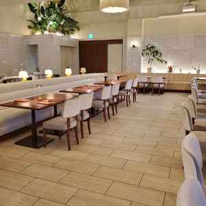 披露宴会場は全体的に可愛く、アットホームな雰囲気です。