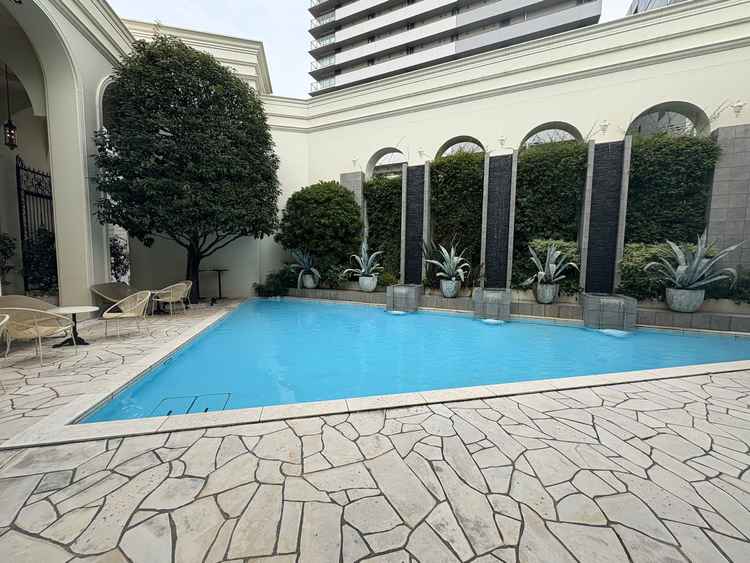 披露宴横プール。