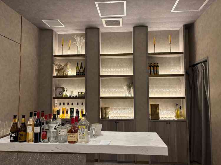 披露宴会場の中あるバーカウンターも雰囲気にあっててよかった