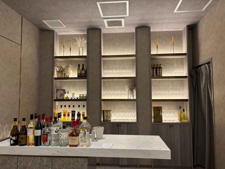 披露宴会場の中あるバーカウンターも雰囲気にあっててよかった