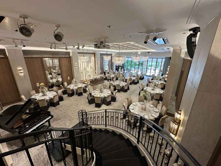 広さやエレガントな雰囲気がとても気に入りました。階段の感じも◎！