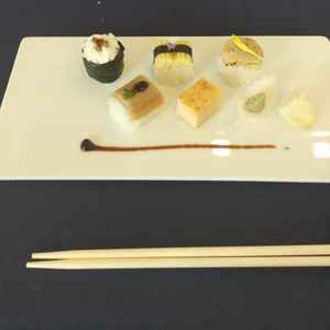 お料理の様子。一口サイズで食べやすく、種類も多くてお食事を楽しむことができました。