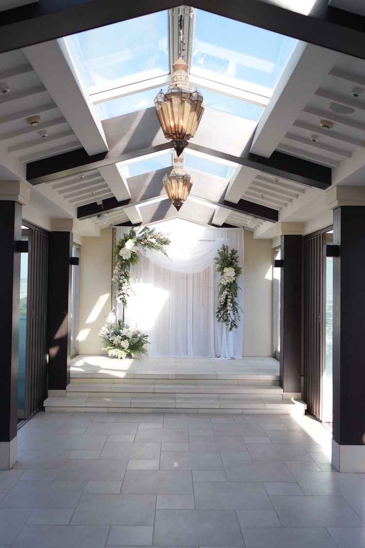 新しくできたチャペルから出た後のスペース。この先に向けてフラワーシャワーを行う想定と聞きました。