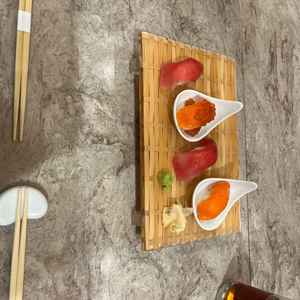 披露宴途中でお寿司ビュッフェを開催できるとのこと。実際食べれるお寿司を実食。とても美味しかった。
