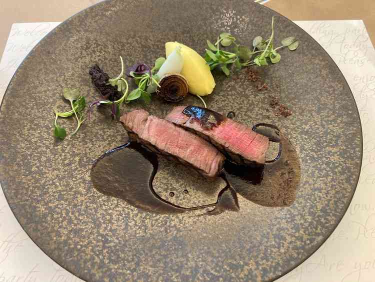 高品質のコース料理。