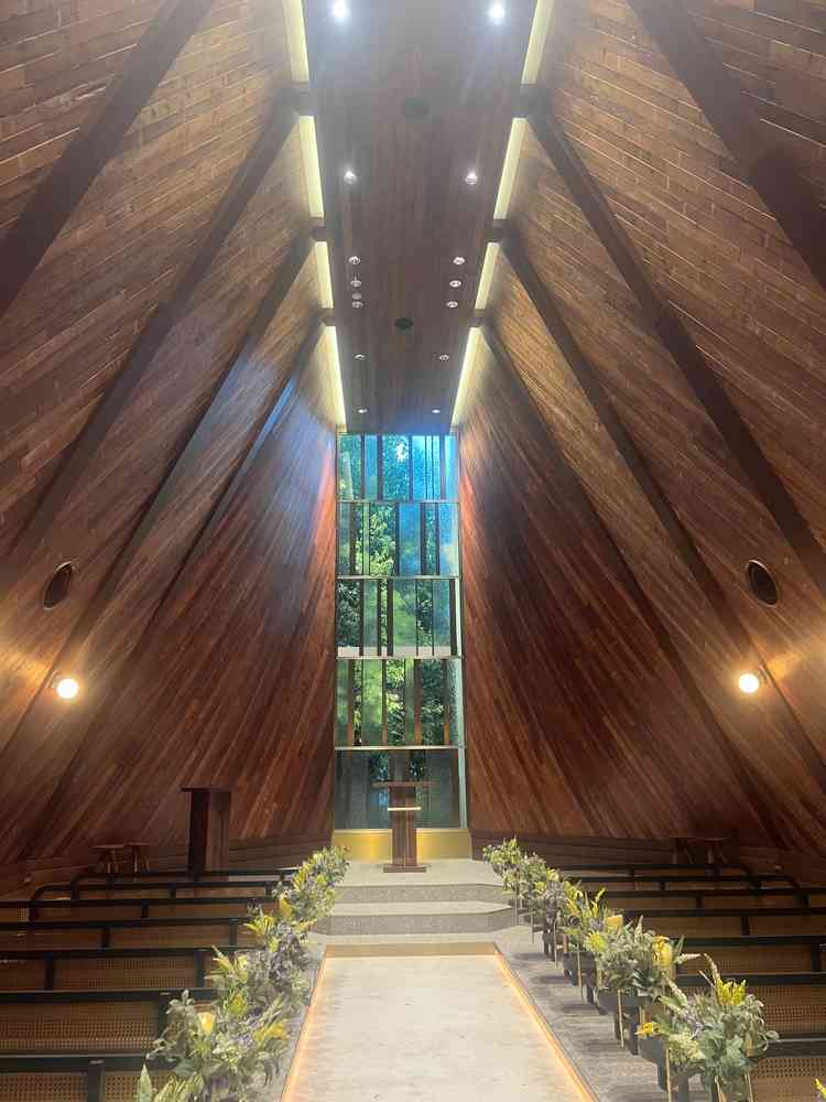 チャペルの写真。木の香りや色の深みもあり、元々のイメージよりも気に入った。