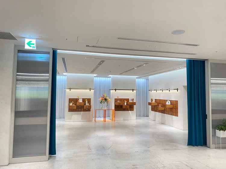 披露宴会場の引きの様子。表参道の立地らしくおしゃれな雰囲気でした。