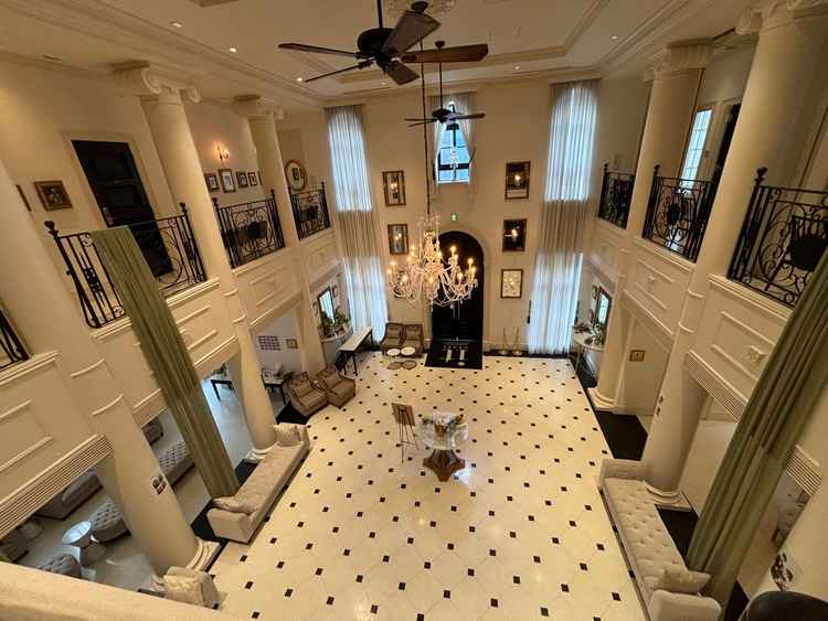 広々とした控え室。貸切のため、空間すべてを自分たちだけの装飾にできるとのことでした。