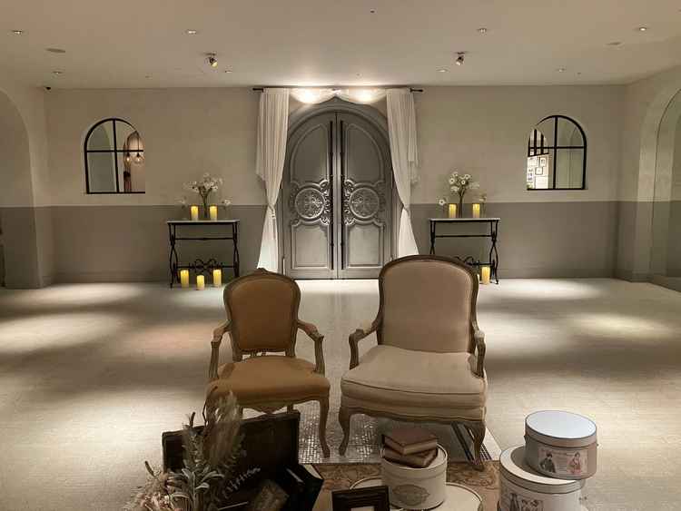 待合室。チャペル前という威圧感が無くて良いです。