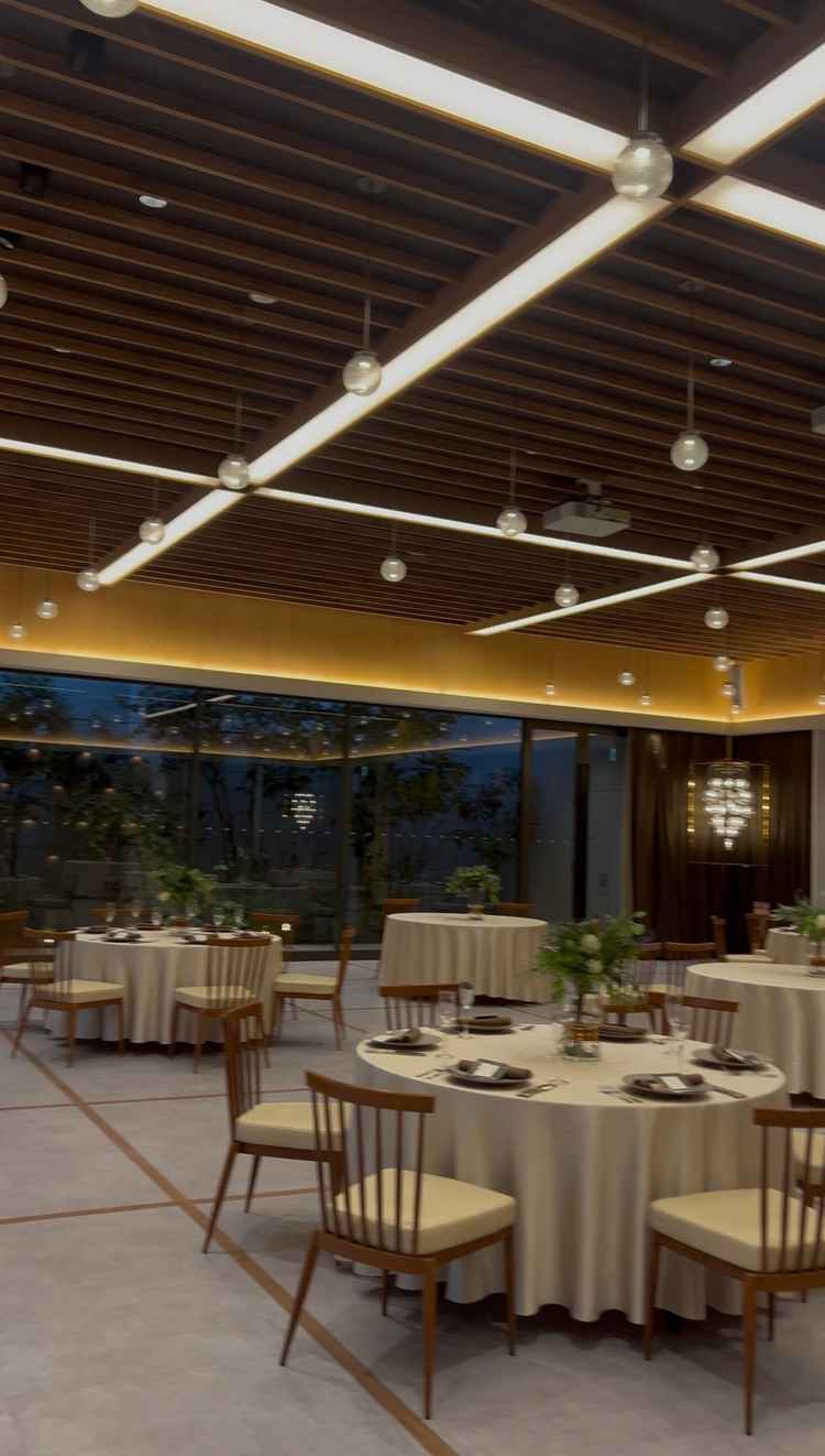 パーティー会場です。ここにはキッズスペースもあり、ガラスなので広く感じられ、規模感もピッタリです。