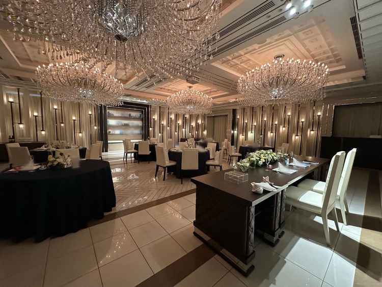 披露宴会場の写真。シックな雰囲気で、大人っぽい会場で素敵でした。