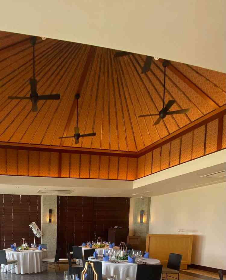 天井は高く、特にシーリングファンが付いている部分がリゾート感があり良かったです。