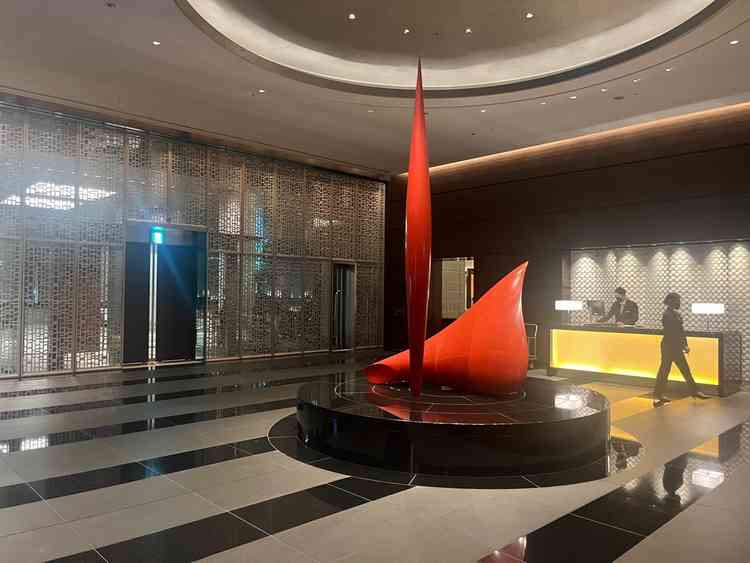 エントランスのオブジェ。