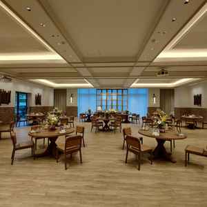 木を基調としたカジュアルな会場