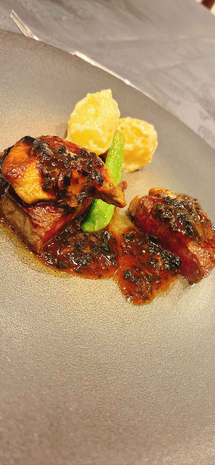 ハーフコース試食。どれも美味しかった。ドリンクも70種類から選べ、当日のゲストも喜びそうだなと思った