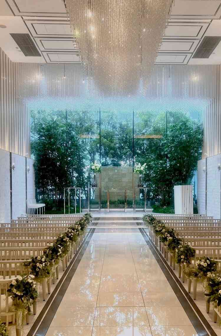 チャペルの画像。クリスタルが天井に広がっていてとても素敵でした。