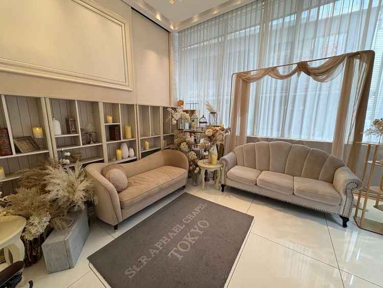 披露宴後にゲストが退場する前の一室とのこと。この空間については良くも悪くも普通だと感じました。