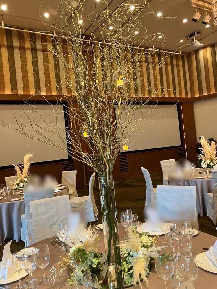 ガスト卓上の木の装飾がおしゃれで、自由度が高くて良さそうだと思いました。