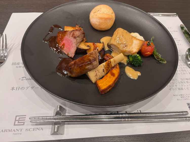 お肉とお魚両方試食することができ、とてもおいしかったです。当日もこの温かい料理を食べれるのは嬉しい。