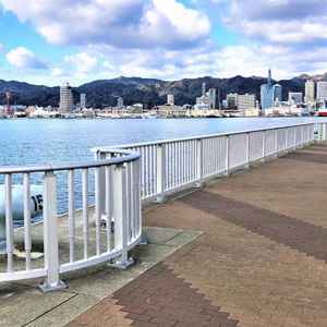 駅から歩いて15分ほど、向こう岸には工場の街並みが披露宴会場からもばっちり見えるのが素敵でした。
