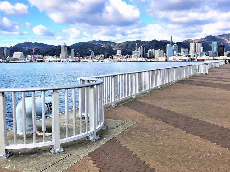 駅から歩いて15分ほど、向こう岸には工場の街並みが披露宴会場からもばっちり見えるのが素敵でした。