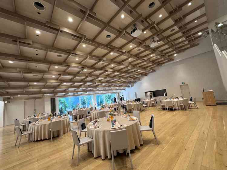 隈研吾さんがプロデュースしており、天井もとてもおしゃれで開放感があり良いなと思った