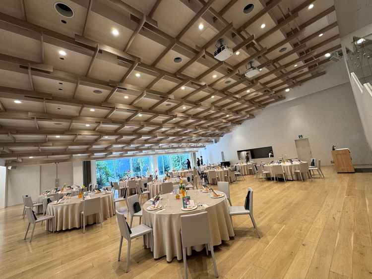 隈研吾さんがプロデュースしており、天井もとてもおしゃれで開放感があり良いなと思った