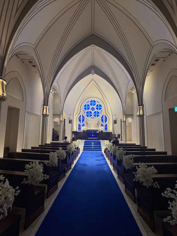 大聖堂の写真です。青がとても綺麗で、高級感のある建物でした。