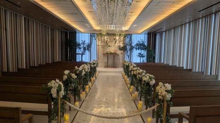 壁は、木目ですが、程よく日の光が入ってくるので閉鎖的な感じは無かったです。