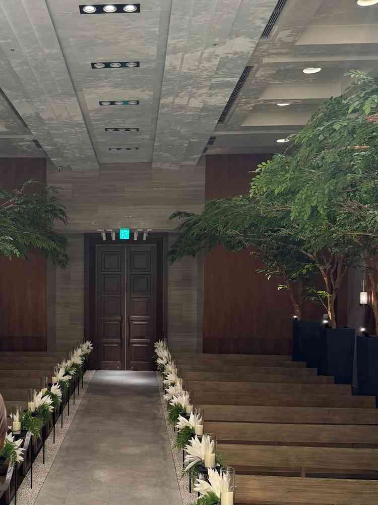 チャペル祭壇に階段があり目線が高くなるのがいいなと思いました。