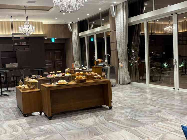 披露宴後、デザートブュッフェやエンドロールムービーを一緒にゲストと楽しめる会場。