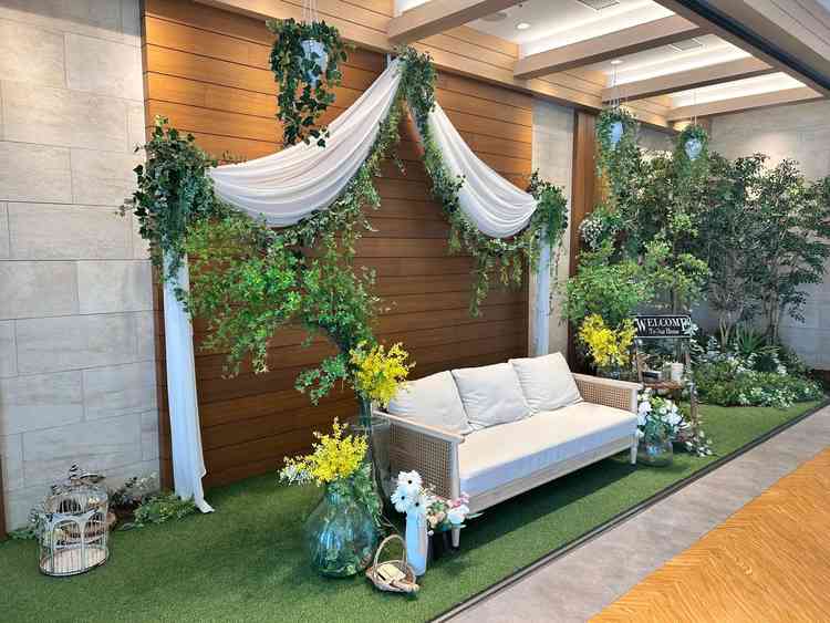 ニューヨークレジデンスの一角にある自然を感じるソファ席。