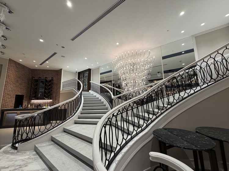 階段が２つあるタイプの披露宴会場