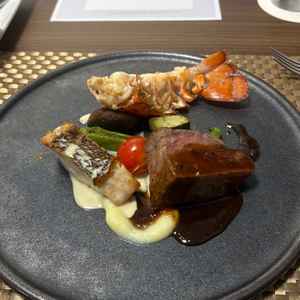 ソースが和風の味付けで、とても食べやすいお味でした。