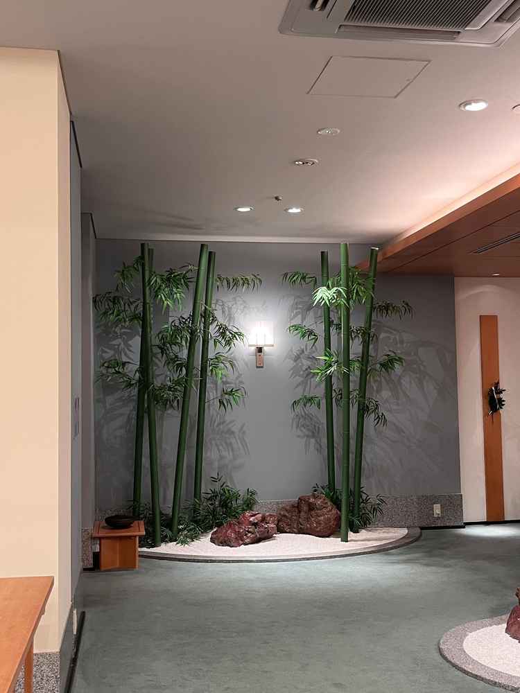 神殿内に飾られています。