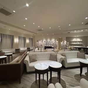 ゲストが式を待つ場所。こちらに親族控室あり。