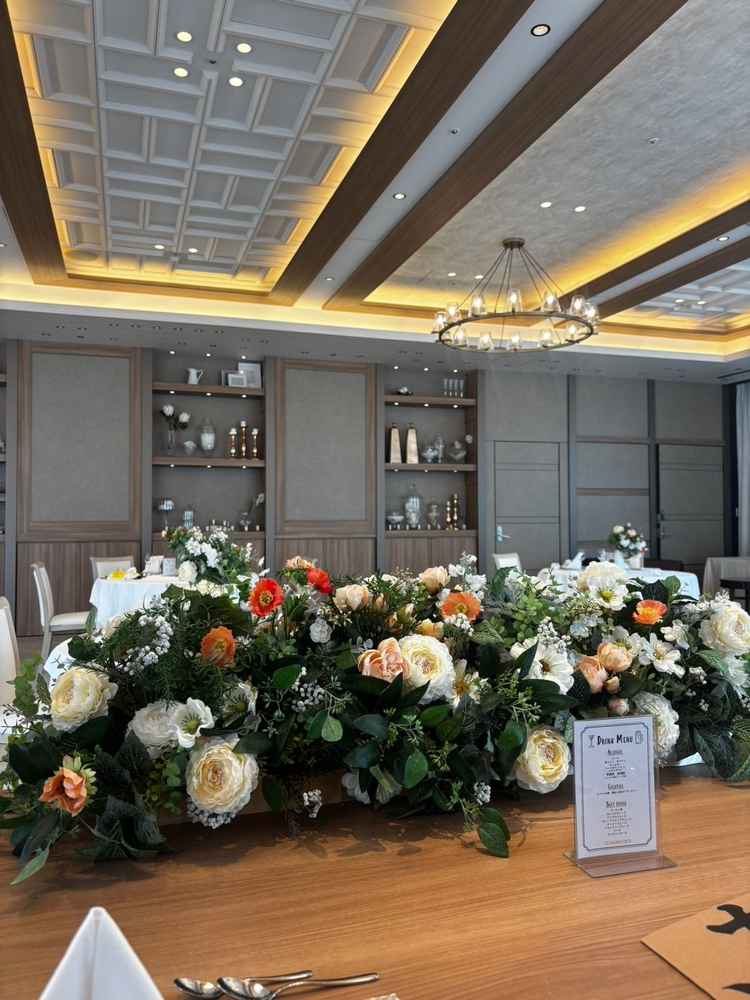 披露宴会場。新郎新婦席からの景色