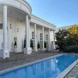 <ホワイトハウスのガーデン>プールが付いていて写真映えするガーデンでした。