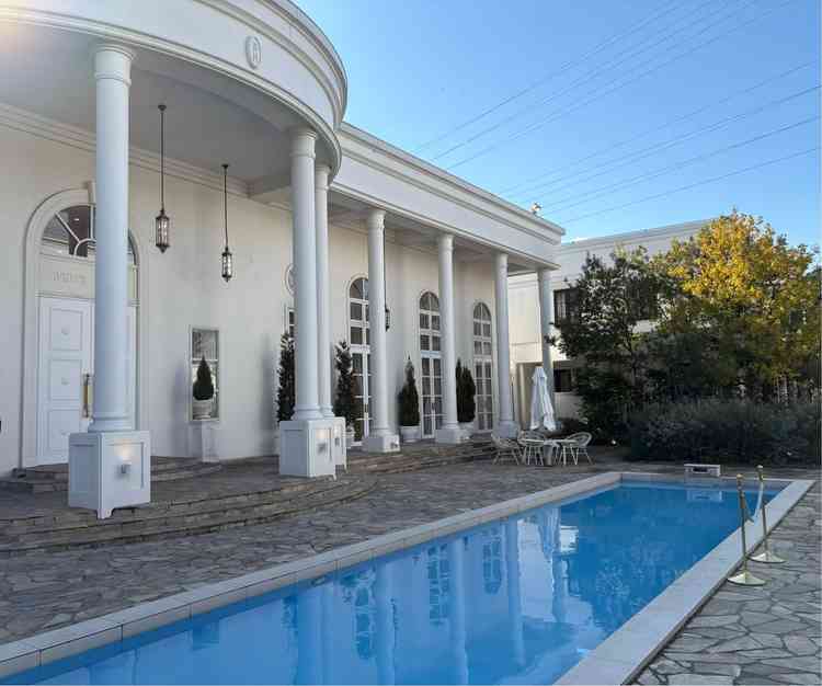 <ホワイトハウスのガーデン>プールが付いていて写真映えするガーデンでした。