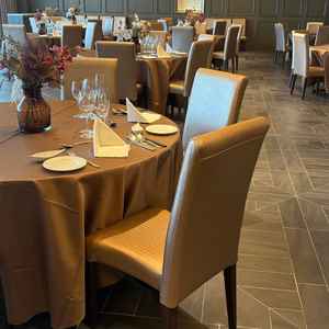 高級感のある披露宴会場。幅広い人数に対応できそうでした。