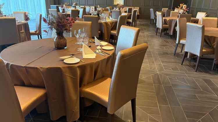 高級感のある披露宴会場。幅広い人数に対応できそうでした。