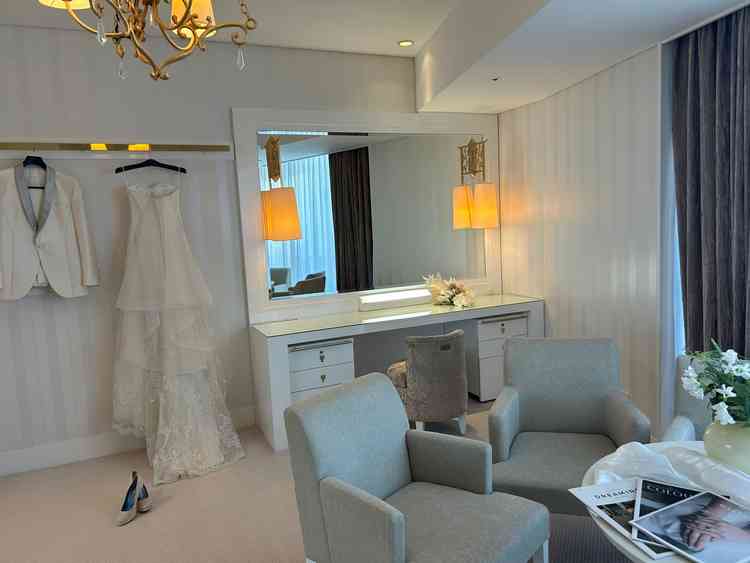 新郎新婦が泊まる部屋。ドレスアップの部屋もセットで付いているので、移動せずに完結できます