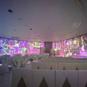 今後発売予定の、チャペルでのプロジェクションマッピング。こんな演出見たことがない為、大変感動した。