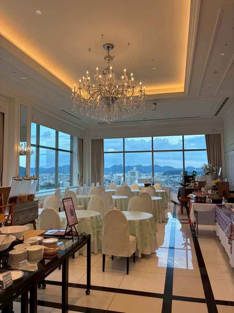 こちらは披露宴会場です。ゲストとの距離が近いところが◎だと思います。