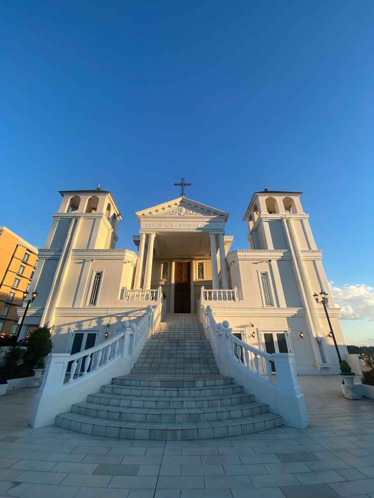 チャペル前の階段です。チャペルから出る際に模擬体験として実際に音楽を流していただけました。