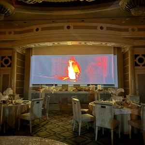 メインディッシュを調理する様子を披露宴会場でリアルタイム投影しており、迫力ある演出でした。